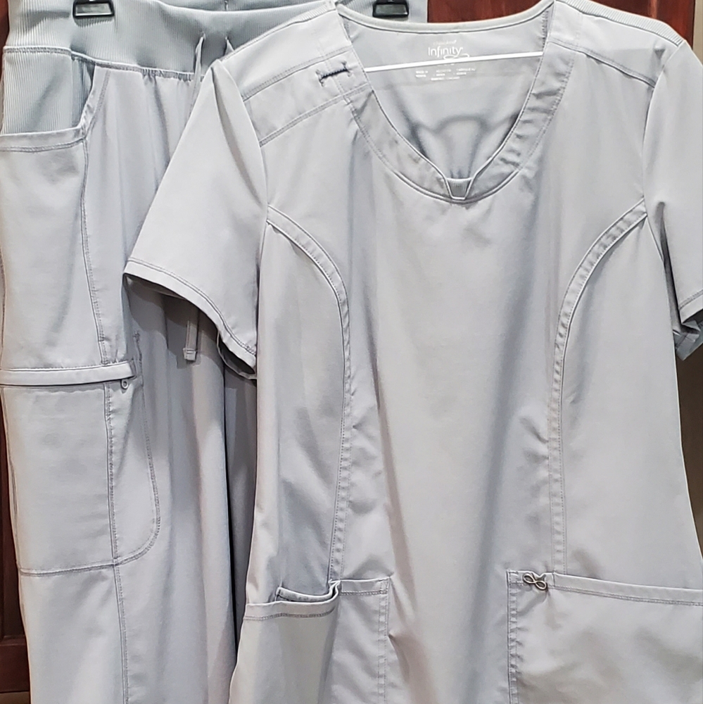Infinity Women's Gray Scrub Set